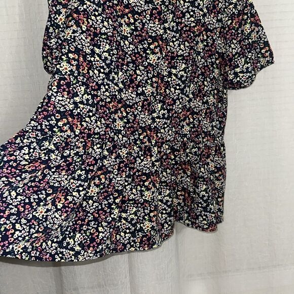 Anthro x W5 L Black Ditsy Floral Short Sleeve Peplum Wrinkle Resistant Top - Picture 8 of 9